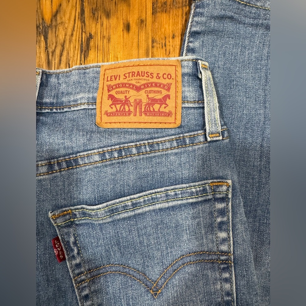 721 HIGH RISE SKINNY LEVIS WITH HOLES - Picture 8 of 13